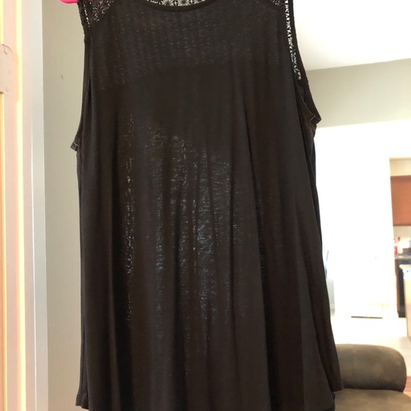 Tops - Picture 6 of 8